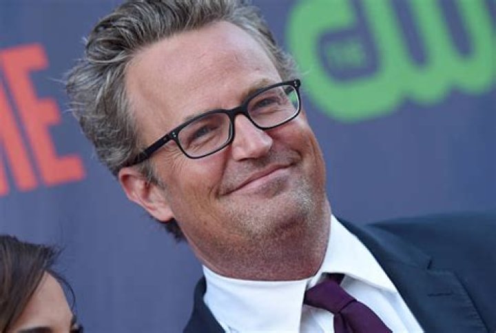 Actor Matthew Perry arrives at the 9th Annual Dinner Benefiting the Lili Claire Foundation at the Beverly Hilton Hotel on October 14, 2006 in Bever...