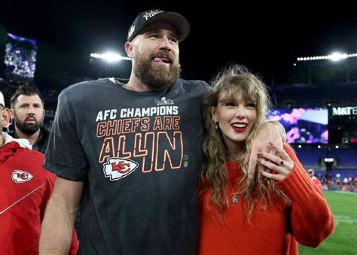 bitchy | taylor travis kelce kansas2