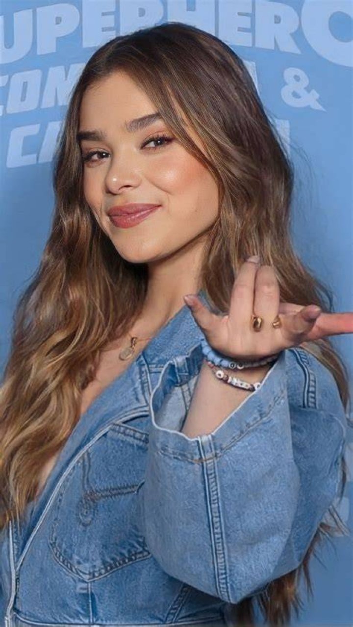 Celebrities named Hallie