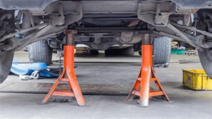 Do cars come with jack stands?
