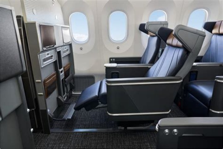 Does Boeing 787 9 have outlets?