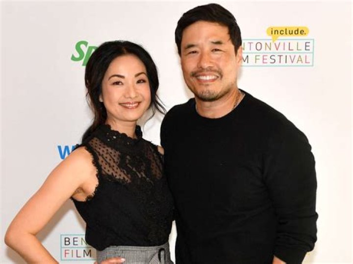 Jae Suh Park has a height of 5 ft and 4 inches.