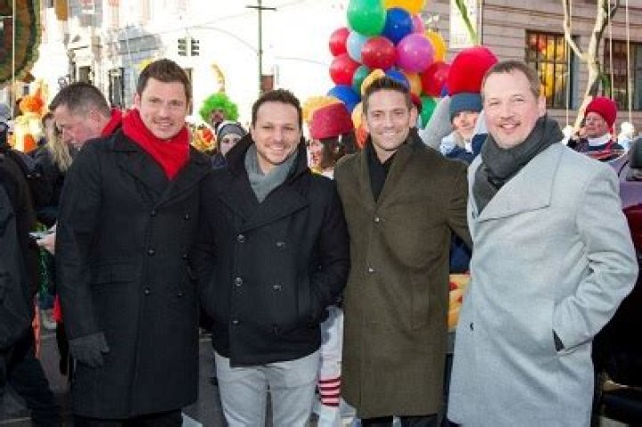 Jeffre spending time with his bandmates. Know about Justin's personal life, marriage, wife, affairs