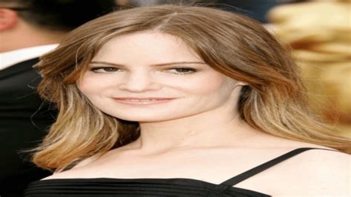 Jennifer Jason Leigh Bio (Wiki) 