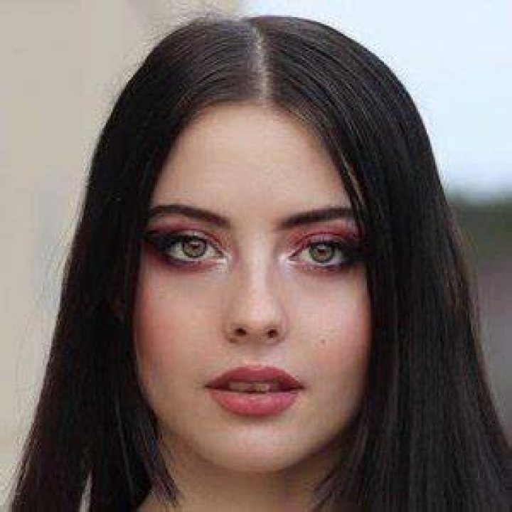 Julia Burch - Age, Family, Bio