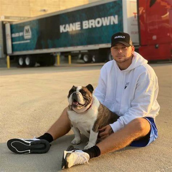 Kane Brown Pets