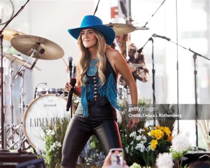 Lainey Wilson photo 2