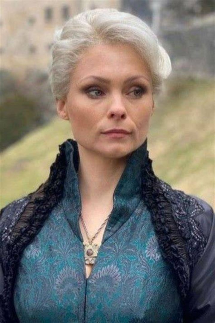 MyAnna Buring as Tissaia de Vries and Eamon Farren as Cahir in The Witcher season 2 episode 1. Cr: Netflix. MyAnna Buring as Tissaia de Vries and Eamon Farren as Cahir in The Witcher season 2 episode 1. Cr: Netflix.
