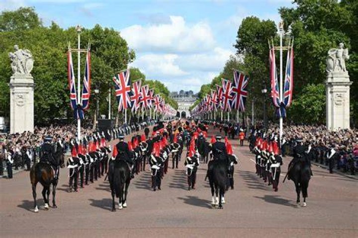 The Queen&rsquo;s funeral cortege makes its way along The Mall from Buckingham Palace during the procession for the Lying-in State of Queen Elizabeth II...