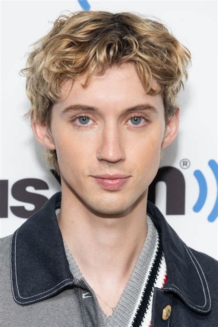 Troye Sivan's pet Nash
