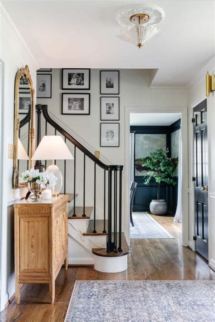What is in a foyer?