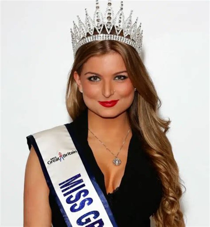 Zara Holland Bio (Wiki) 
